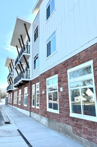 Primary Photo - 98 E Center St
