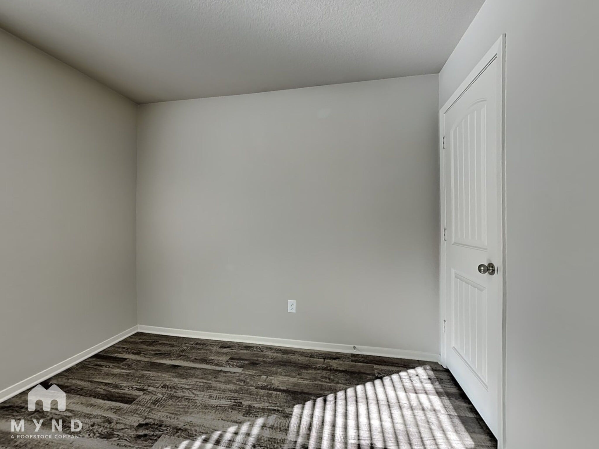 Building Photo - 9207 Pleasant Valley Dr
