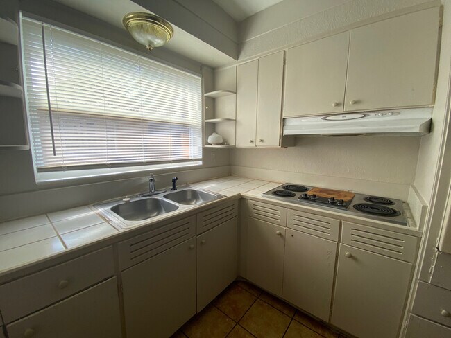 Building Photo - 500 N Mars Ave