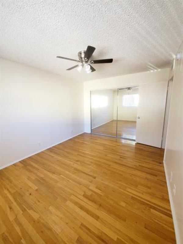 Building Photo - 400 Serrano Ave