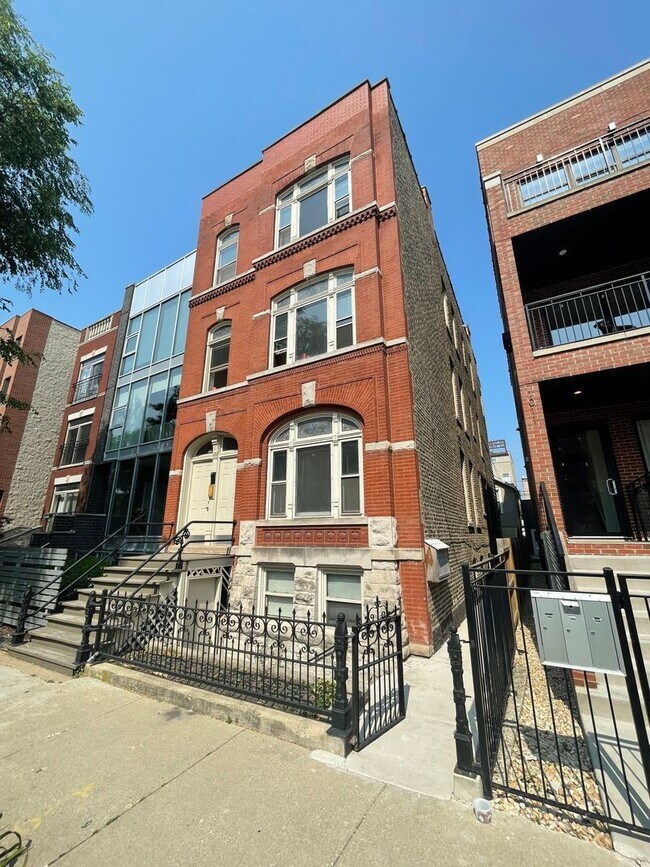 Building Photo - 1013 N Winchester Ave