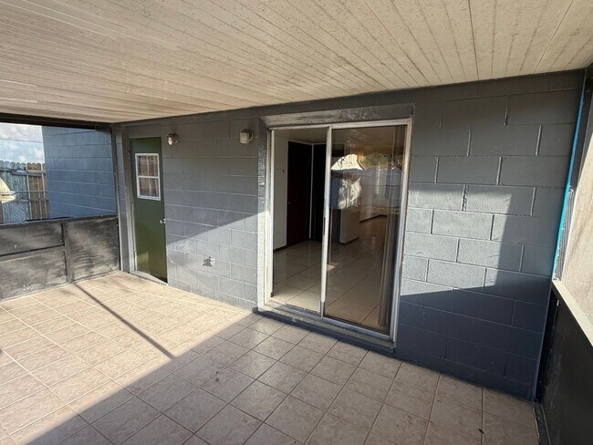 Building Photo - 2036 Las Palmas Cir