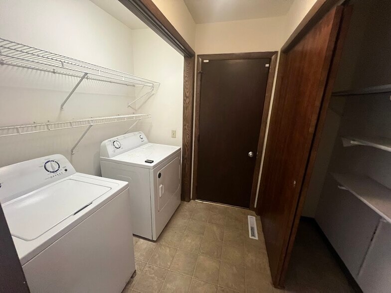 Building Photo - 7313 Farmington Way