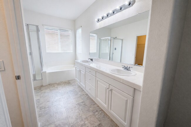 Building Photo - Rancho Bella Vista 4 Bedroom House for Rent