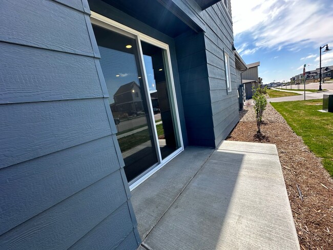 Building Photo - 4888 Denys Dr.