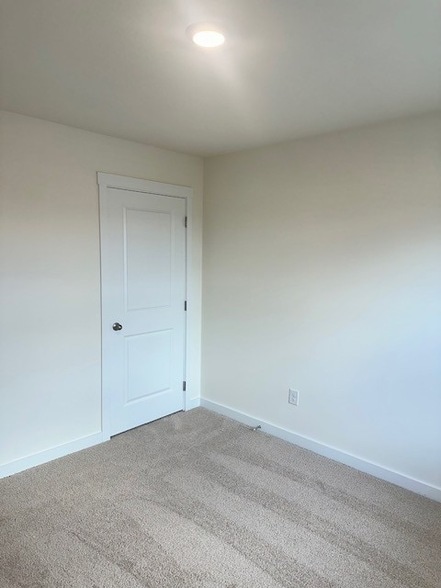 Building Photo - 4131 Belcourt Dr