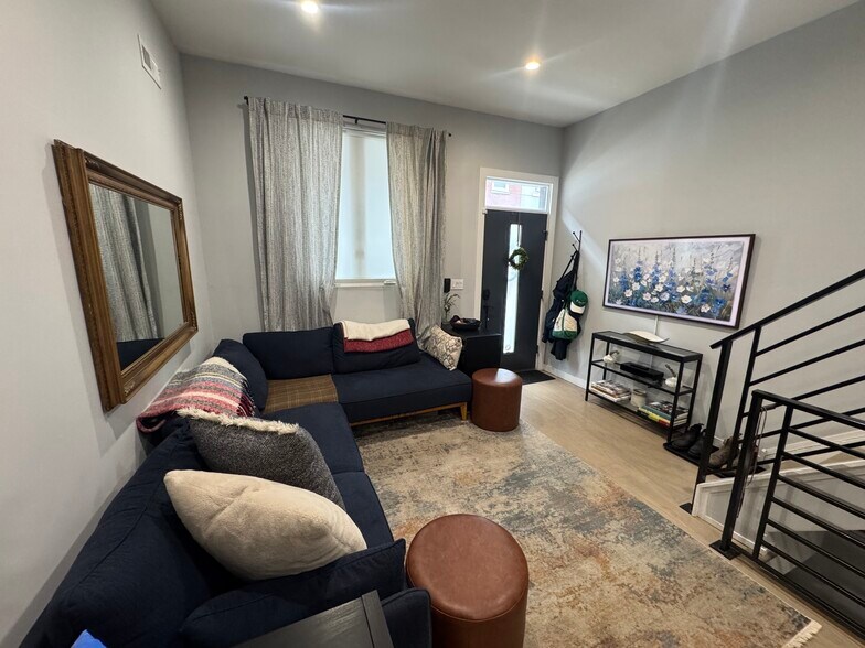 Building Photo - 719 Winton St