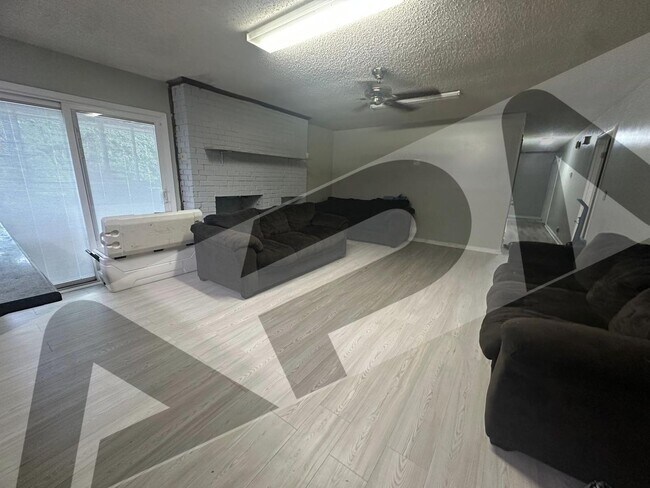 Building Photo - 525 Stoney Brook Dr SW