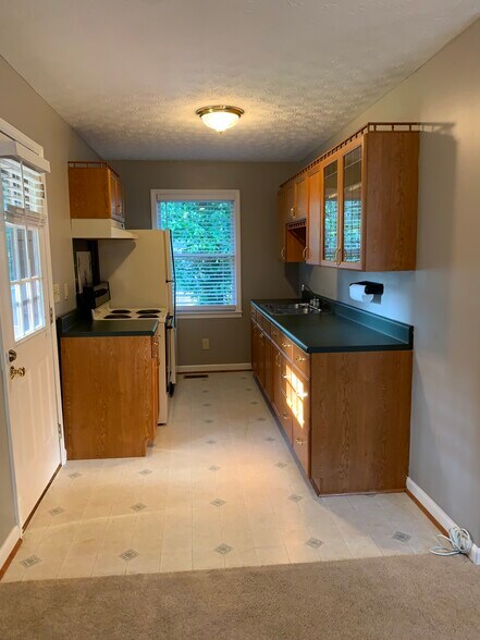 Kitchen - 1740 Brompton Square