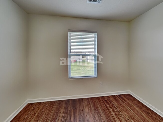 Building Photo - 1245 Cloverview St