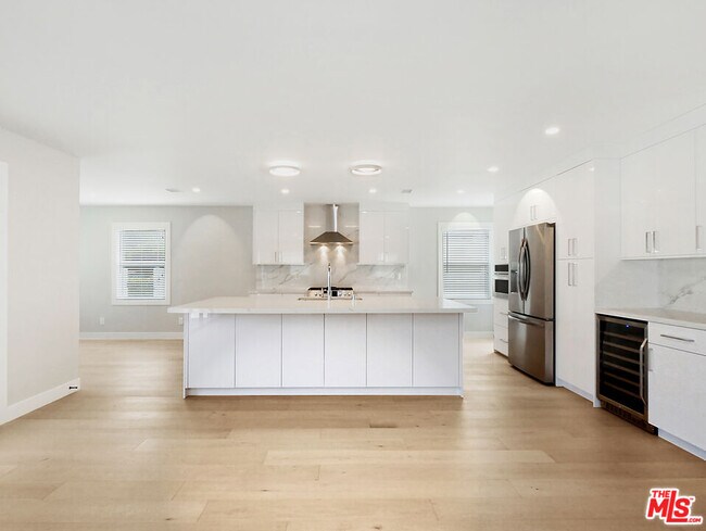 Building Photo - 11323 Utopia Ave