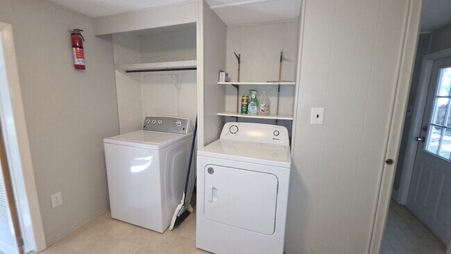 Building Photo - Quaint 3 Bedroom, one and a half bath home close to downtown St Augustine off SR 16