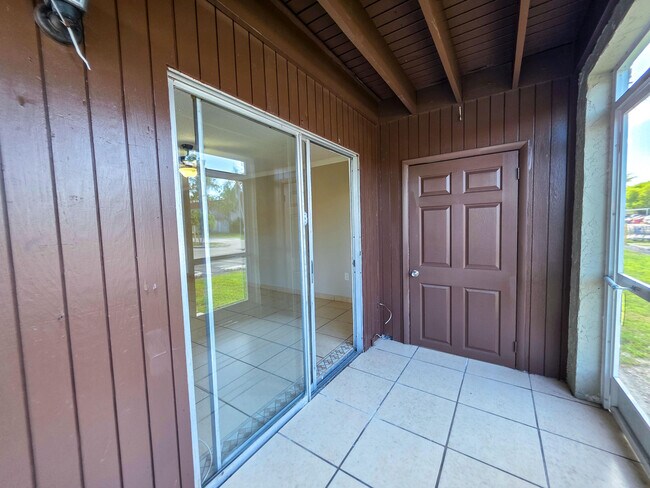 Building Photo - 6100 Forest Hill Blvd