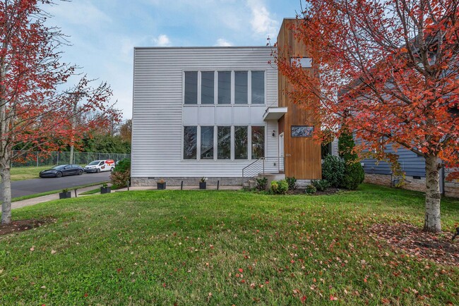 Building Photo - Stunning Modern Living in East Nashville