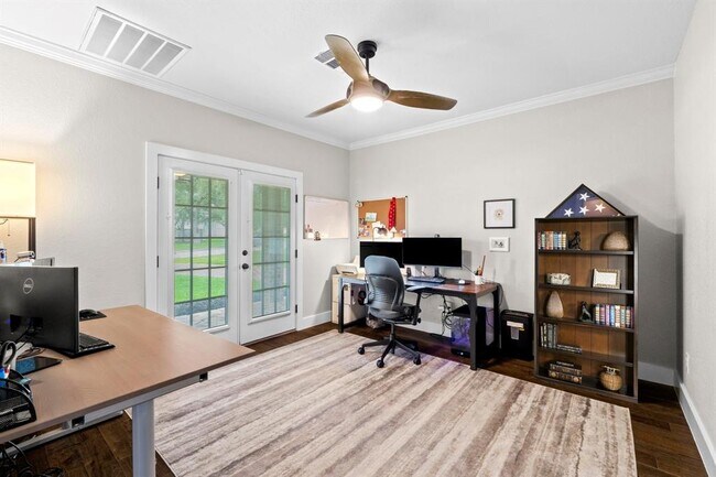 Building Photo - 104 Hazeltine Dr