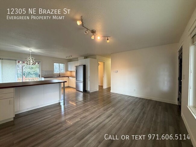 Building Photo - 12305 NE Brazee St