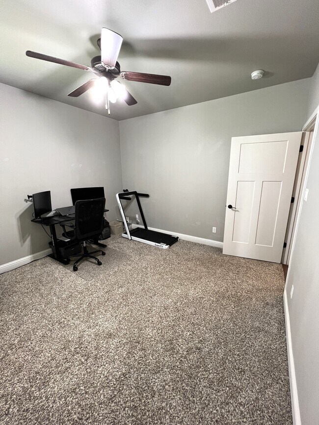 Building Photo - 14 Cornwall Dr