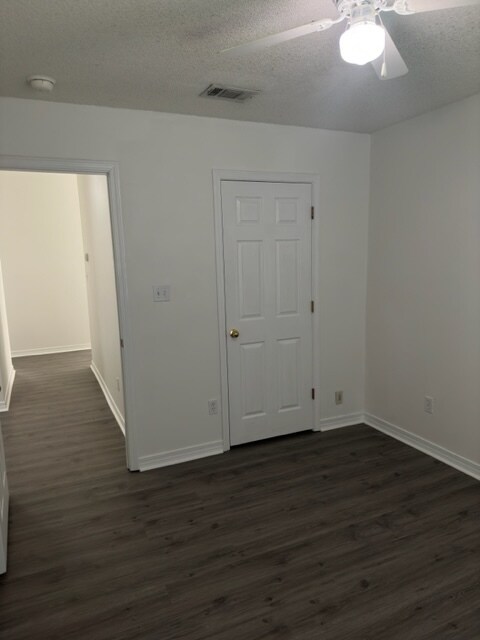Building Photo - Spacious, Stylish, and Move-In Ready – 4-B...