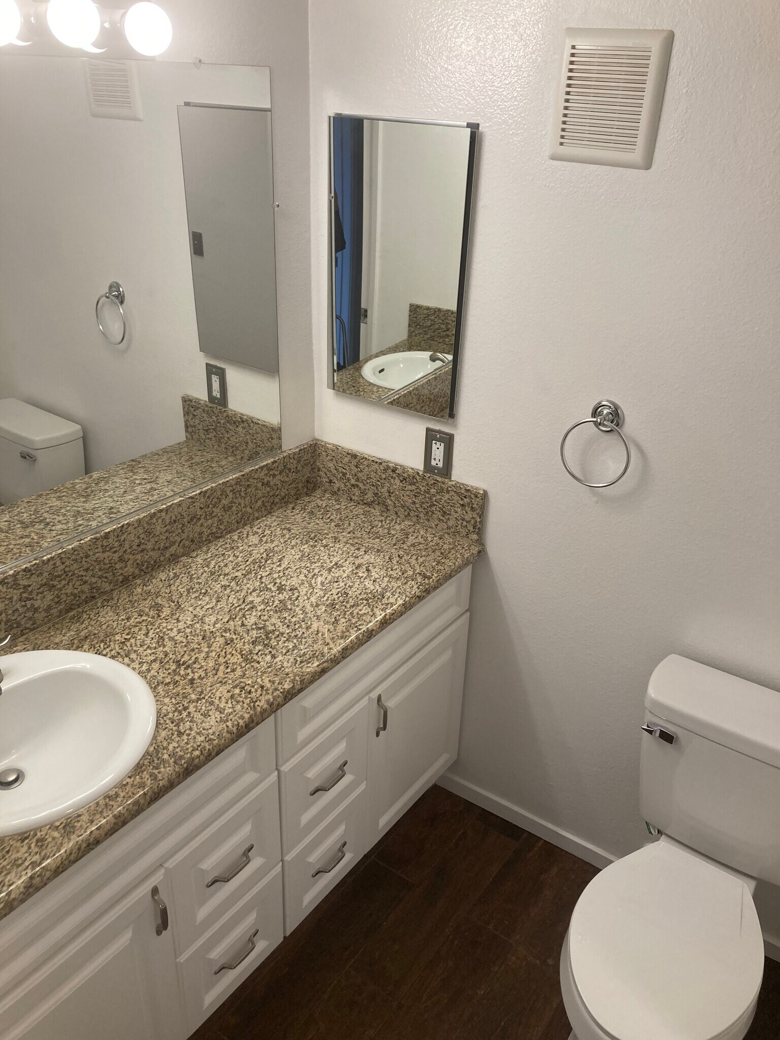 Building Photo - 550 Orange Ave