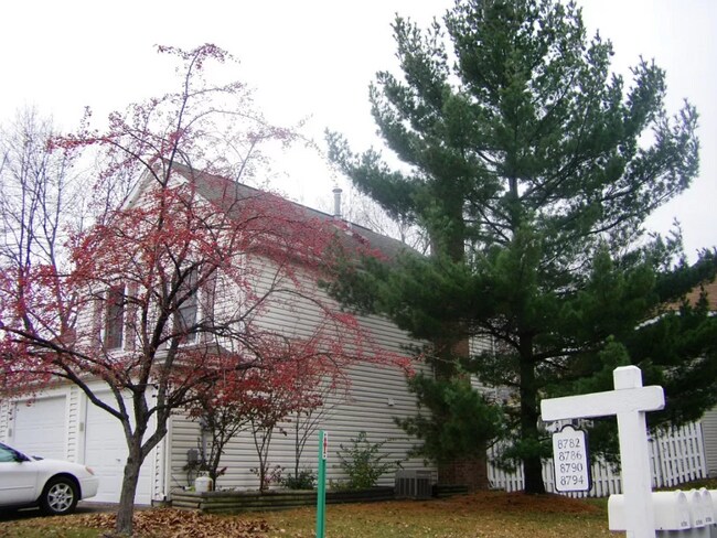 Building Photo - 8782 Hawthorne Dr
