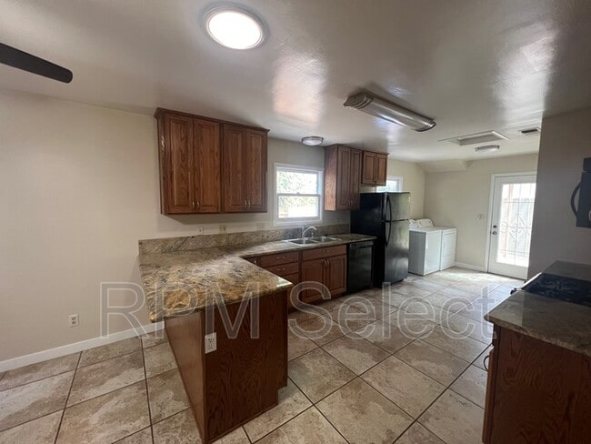 Building Photo - 2761 San Luis Ct
