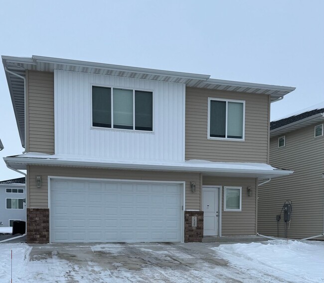 Primary Photo - 4-bedroom, 3-bathroom West Fargo Single-Fa...