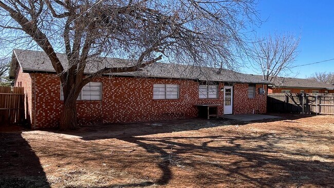 Building Photo - Cozy?Charm Meets Modern Luxury – Your Perfect Lamesa Retreat!