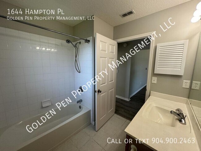 Building Photo - 1644 Hampton Pl