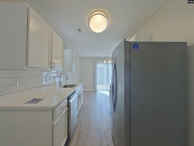 Building Photo - 349 Denman Loop