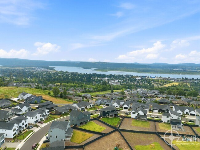Building Photo - 382 W Fir Lp