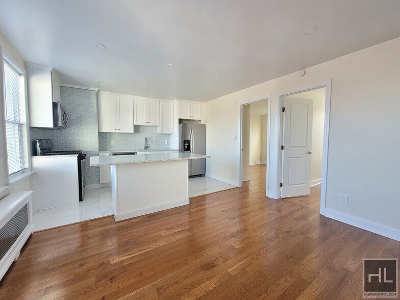 Building Photo - Tastefully Renovated 2 bedroom 1 bathroom w/ in unit laundry tucked away in bay ridge
