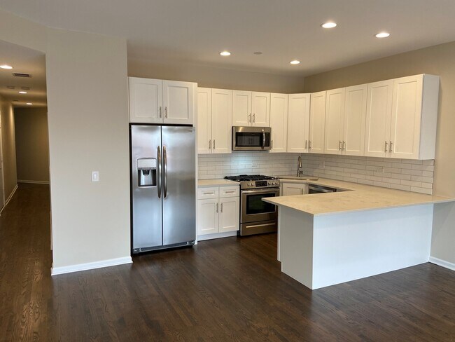 Building Photo - 1837 W North Ave