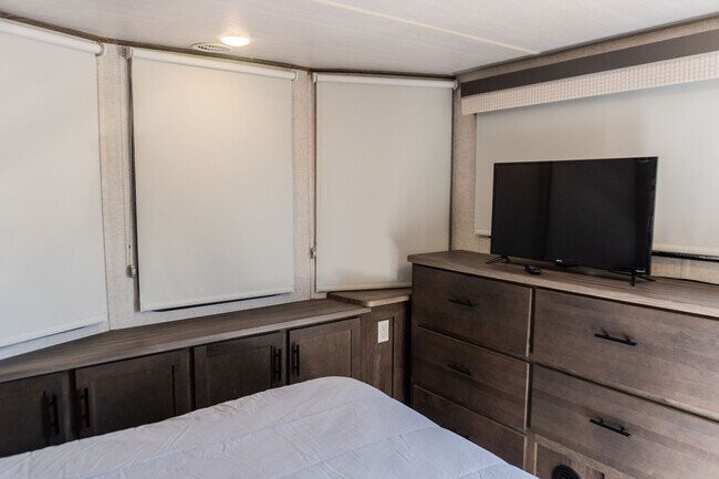 Building Photo - Turn-Key Park Model in Yuma Foothills – Fu...