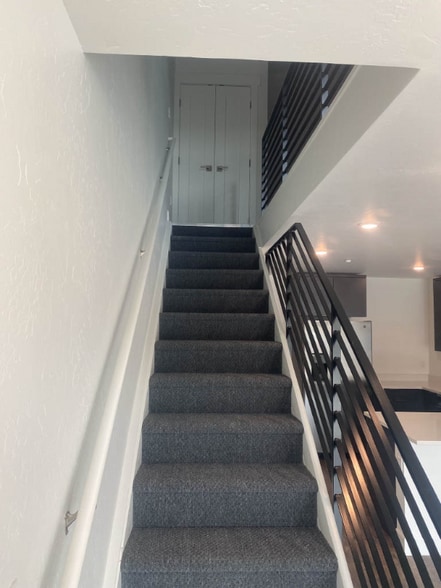 Building Photo - 722 Blue River Pkwy