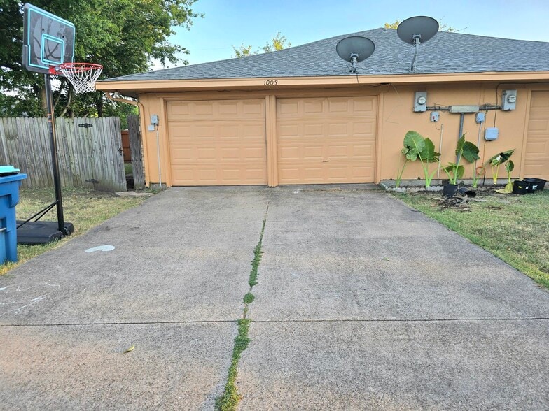 Building Photo - 1001 Hunters Creek Dr