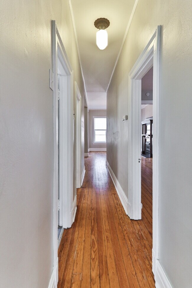 Building Photo - "Spacious 3-Bedroom Duplex with Classic Charm & Modern Comforts at 3438A Magnolia Ave!"