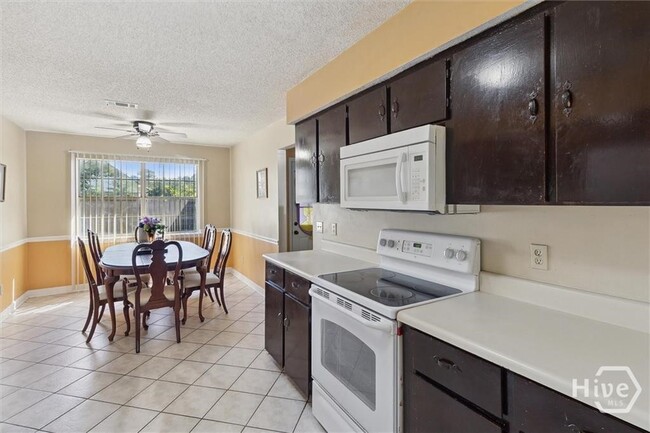 Building Photo - 703 Tray Ct