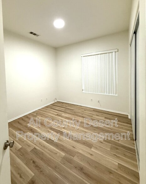 Building Photo - 74594 Moss Rose Dr