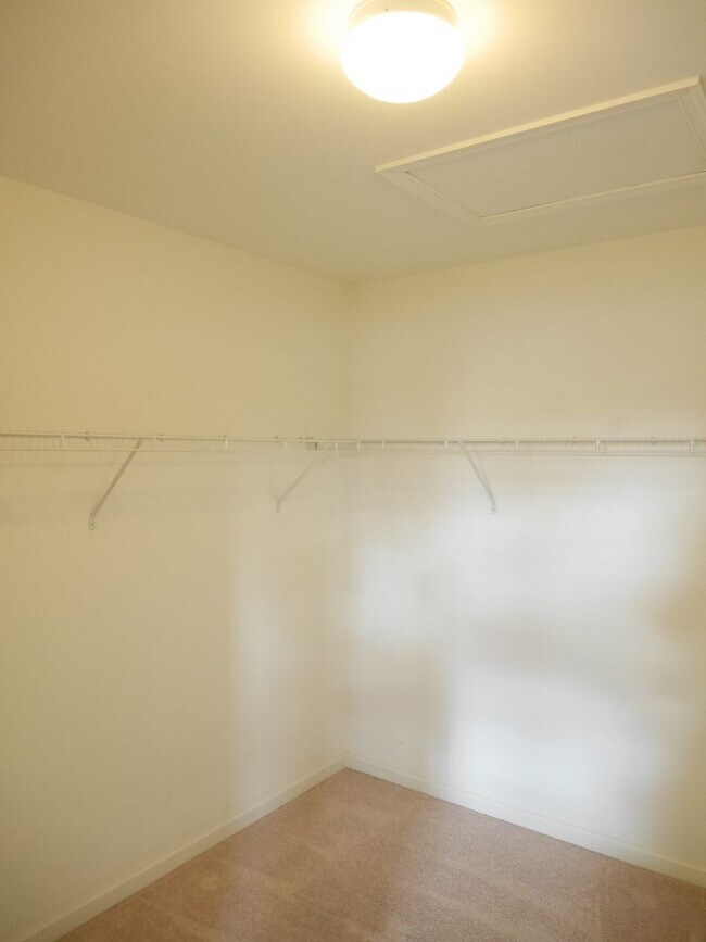 Building Photo - Large End-Unit Townhome- Owings Mills, MD