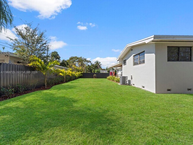 Building Photo - 9320 SW 125th Terrace