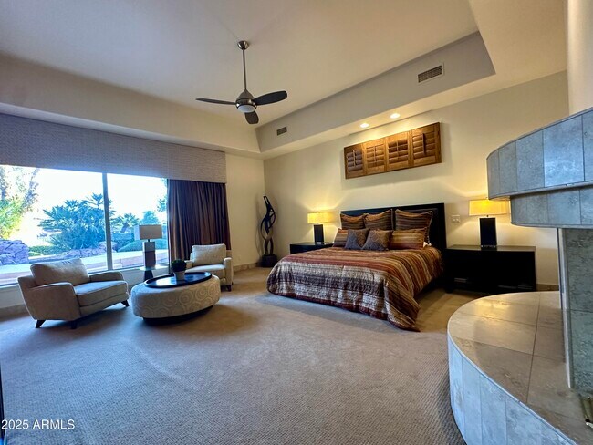 Building Photo - 5711 W Linda Ln