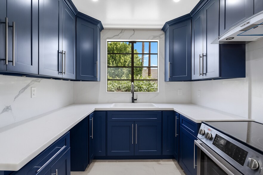 Building Photo - 213 S Gale Dr