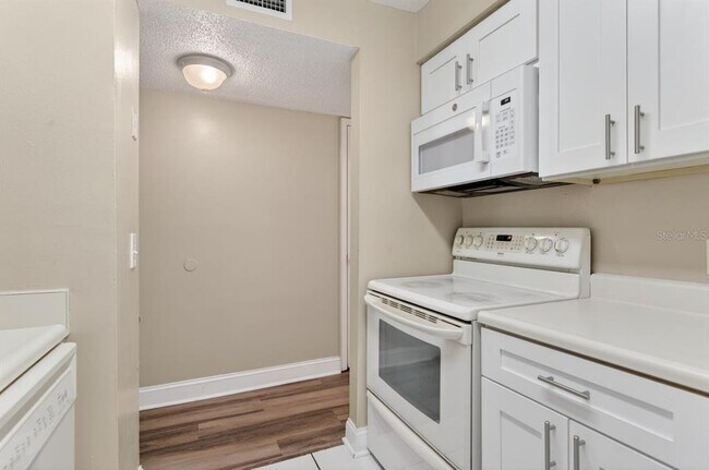 Building Photo - 14319 Hanging Moss Cir