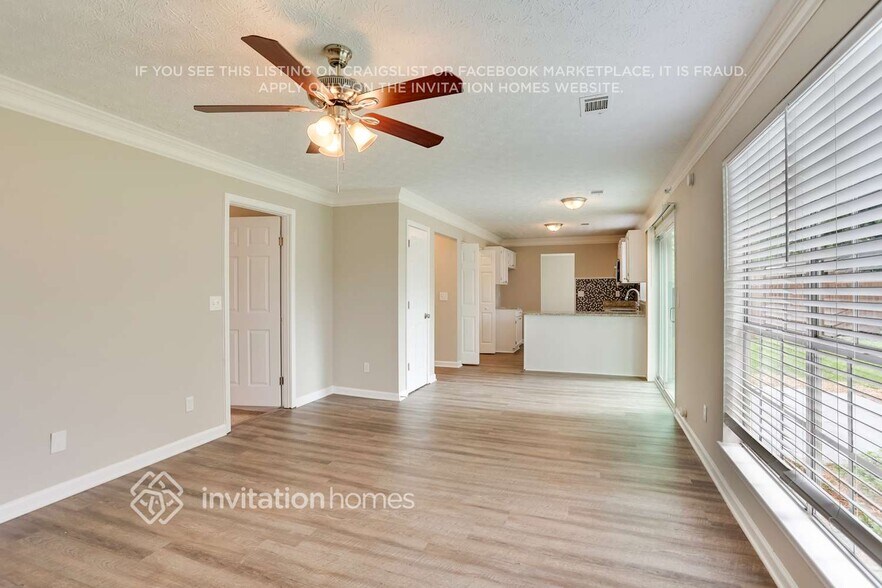 Building Photo - 6574 Eastbriar Dr