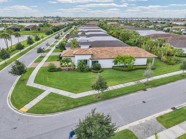 Building Photo - 5501 Santa Rosa Ln