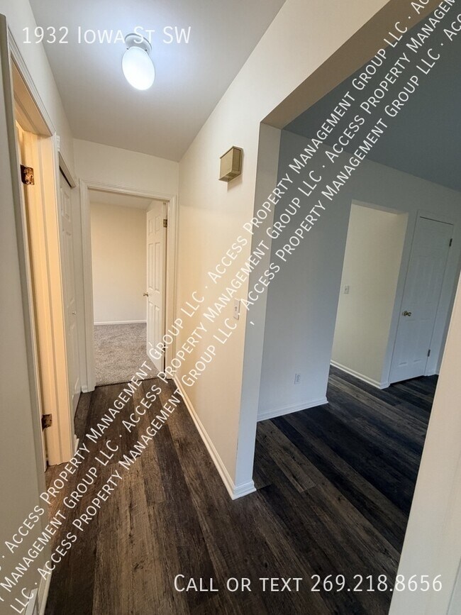 Building Photo - 1932 Iowa St SW