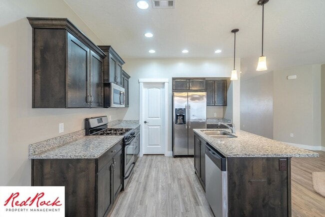 Building Photo - 4 Bedroom Spacious St. George Home with Large Backyard