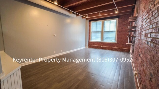 Building Photo - Cozy Downtown Studio | Heart of the City
