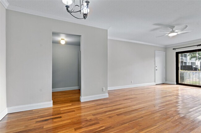 Building Photo - 140 Cypress Club Dr