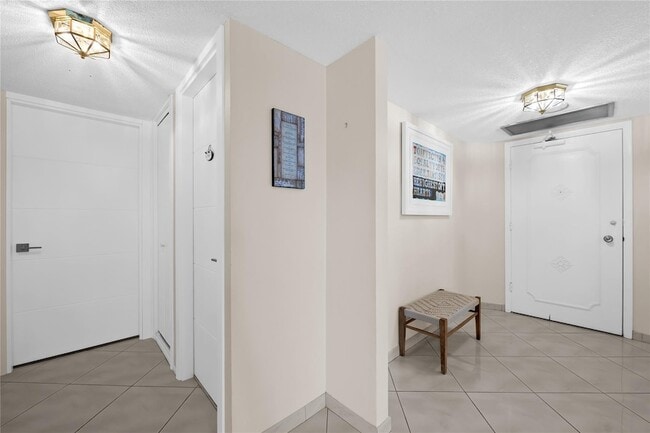 Building Photo - 3850 Galt Ocean Dr